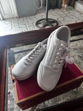 Vans White Ward Platform Low-Top Sneakers